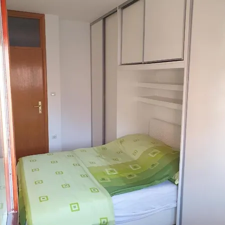 Apartman Kala شقة