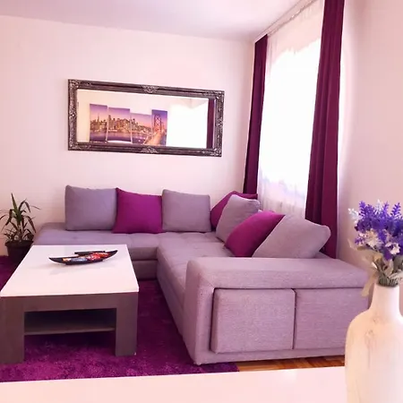 Apartman Kala شقة